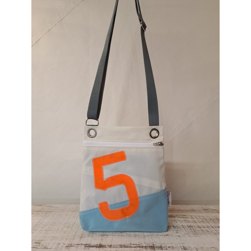 Pochette bandoulière en voile de bateau recyclée